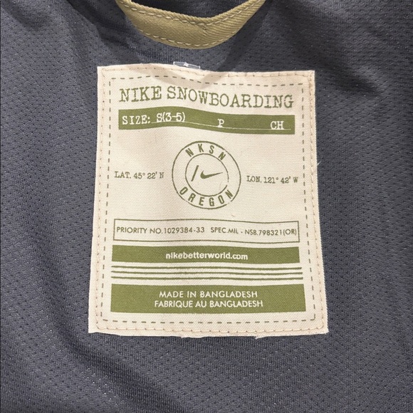 Nike Women's snowboarding Jacket in Olive size small - Picture 10 of 13